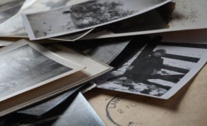 polaroid-photos-on-wooden-surface-1915941